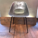 Cast chaises en aluminium par Pierre Guariche
